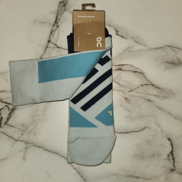 Mens On Running Performance High Crew Running Socks - Picture 3 of 5